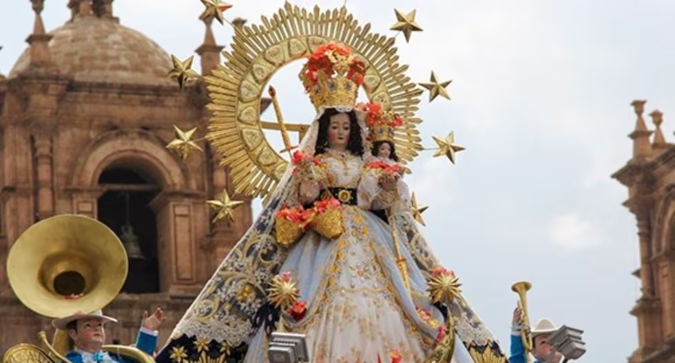 Festividad de la Virgen de la Candelaria reúne a miles de fieles y turistas en Puno
